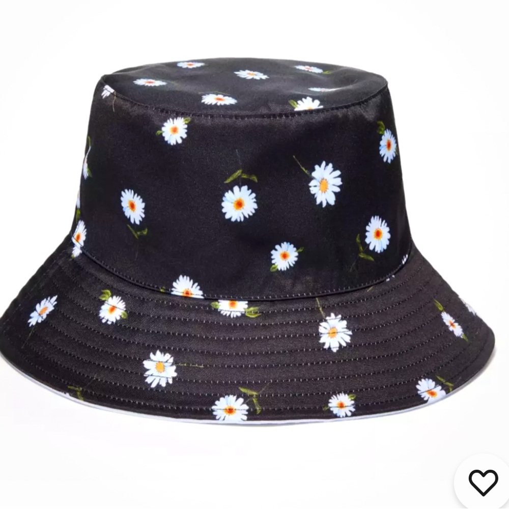 NWT Alice + Olivia Daisy reversible Bucket Hat
